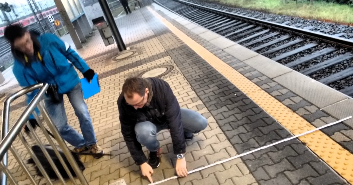 Hands-on-Bahnsteigvermessung mit OSM-Mappern und Bahnbeschäftigten